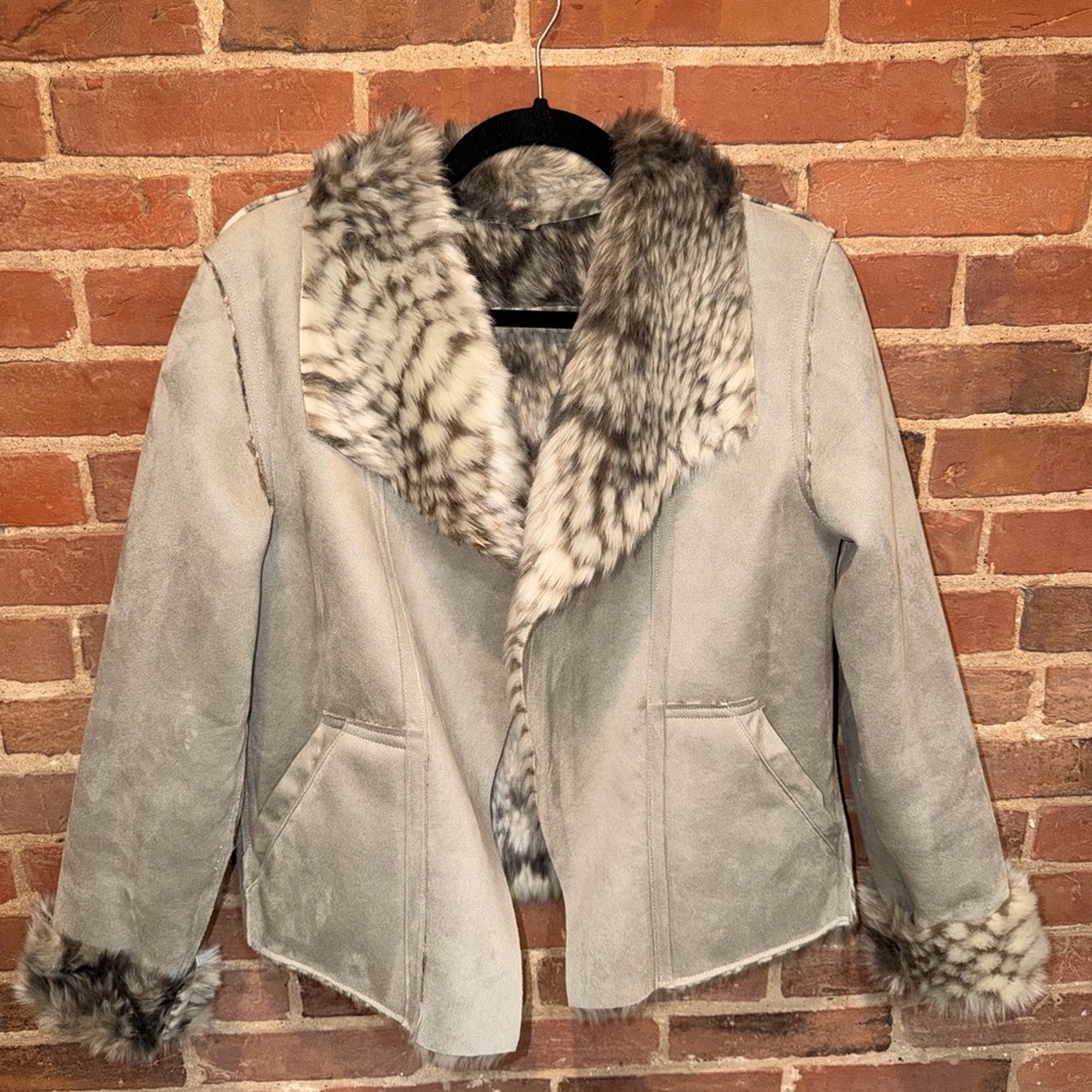 Reverse Women's Light Gray Faux Suede Jacket with Faux Fur Trim